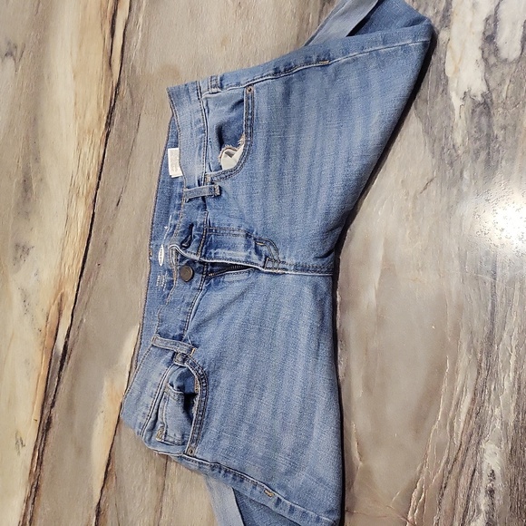Old Navy Women’s Fitted Denim Shorts | Size 6 - Picture 4 of 4
